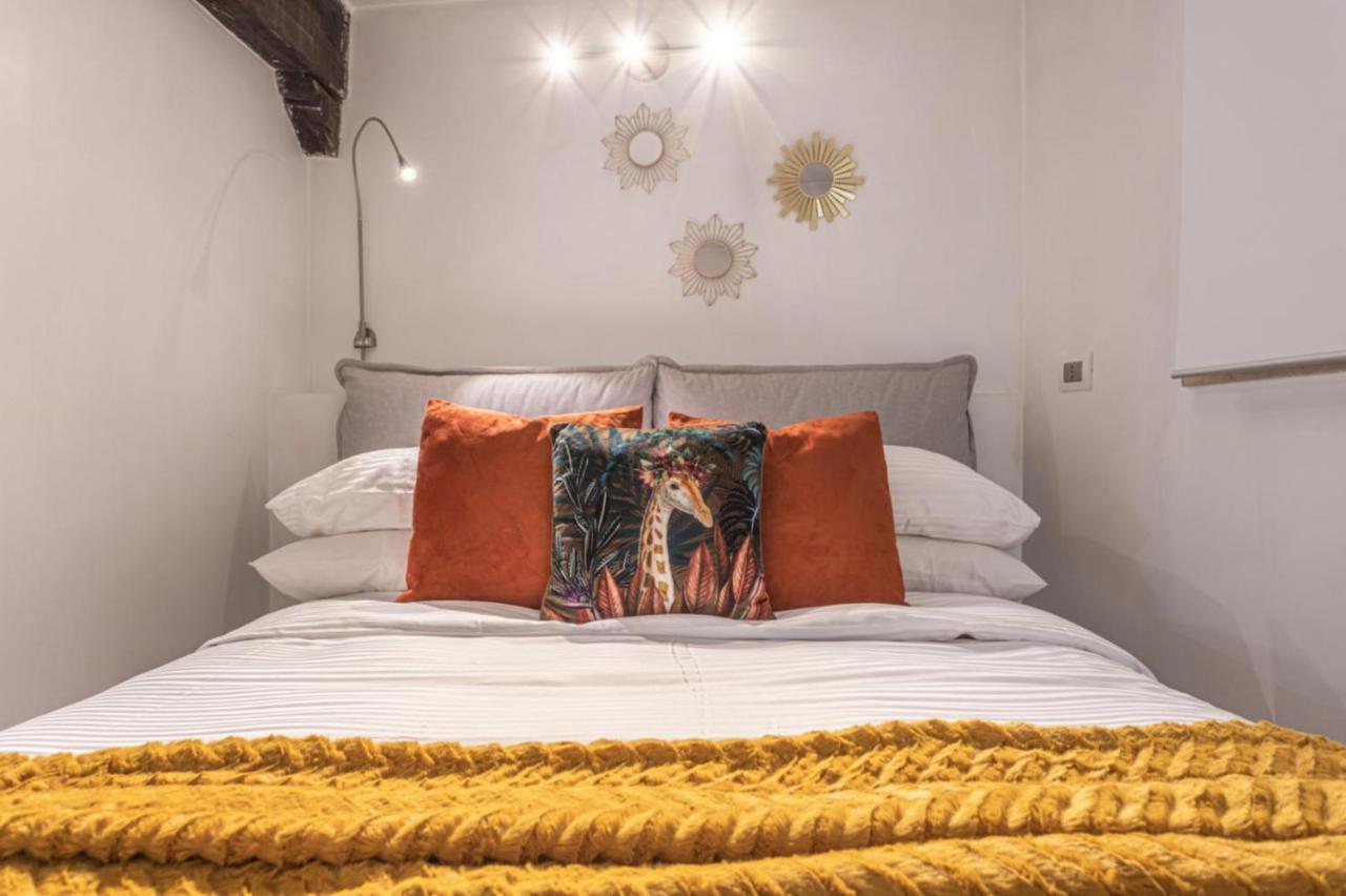 Lucrezia Apartment - Close To Piazza Navona โรม ภายนอก รูปภาพ